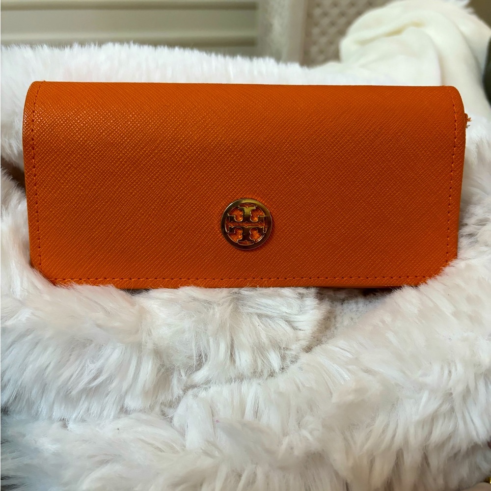 Tory Burch eyeglass case with pouch. - Picture 1 of 7